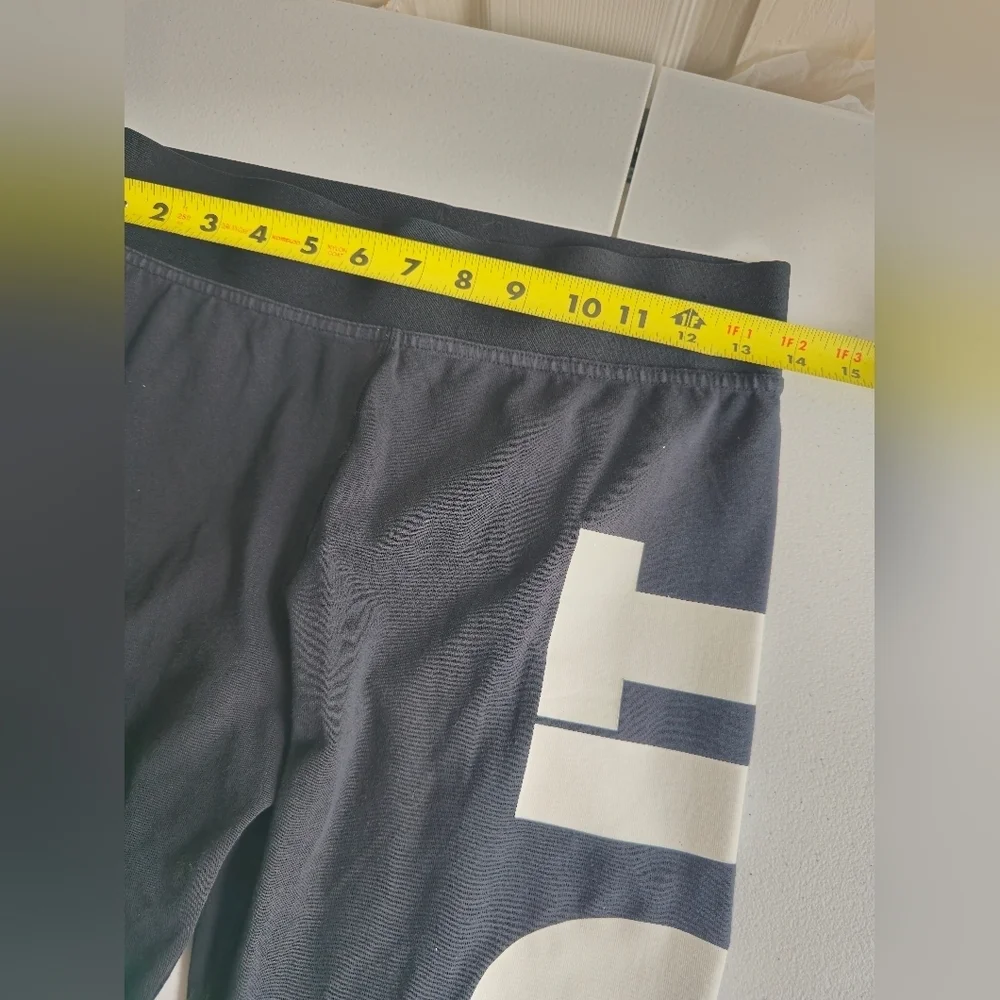 Nike Women's Black Leggings size M